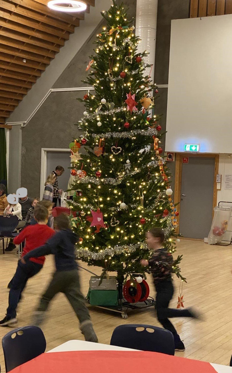 God fart rundt juletreet :)