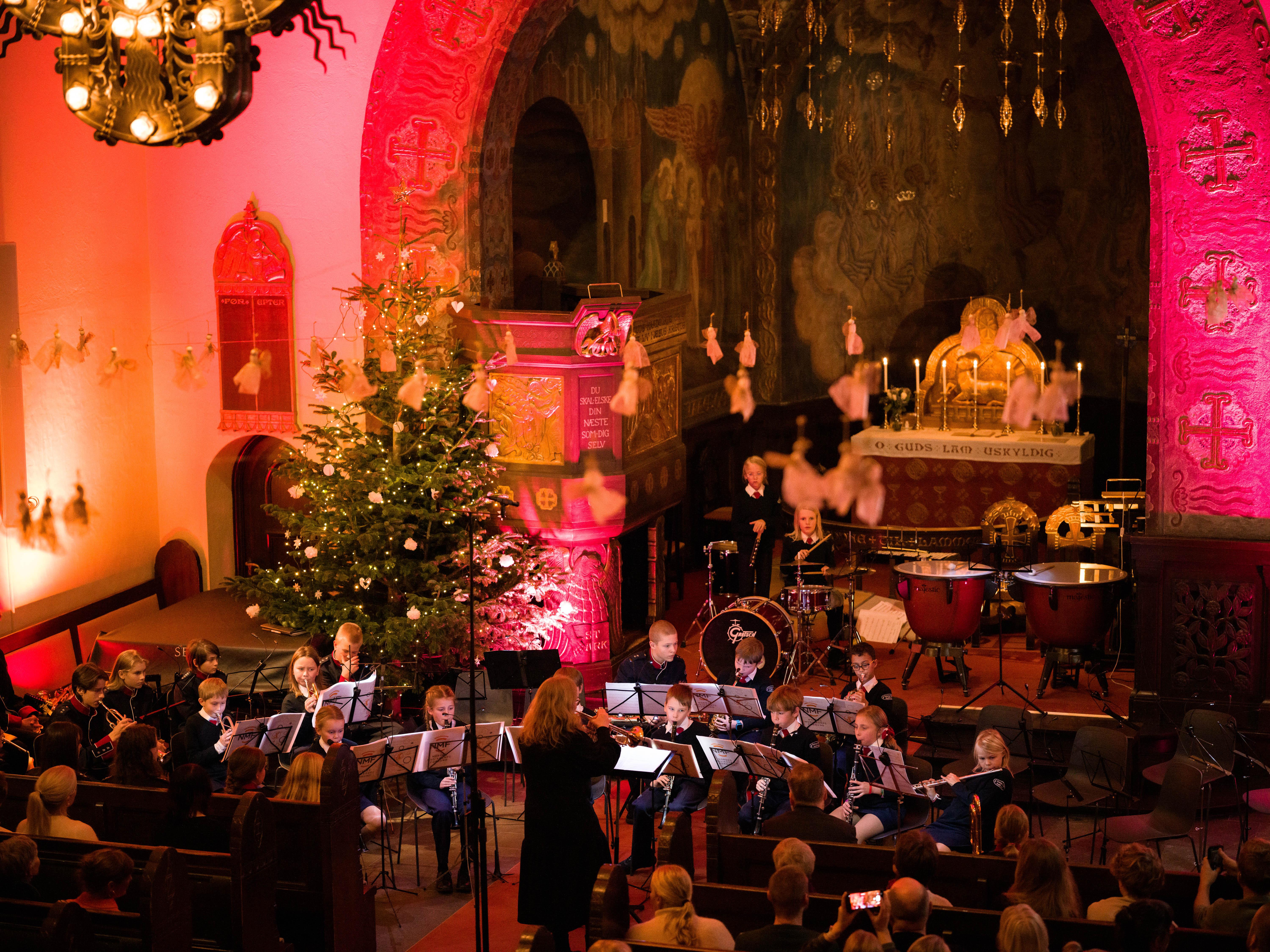 Juniorkorpset med dirigent Ingvill Starberg