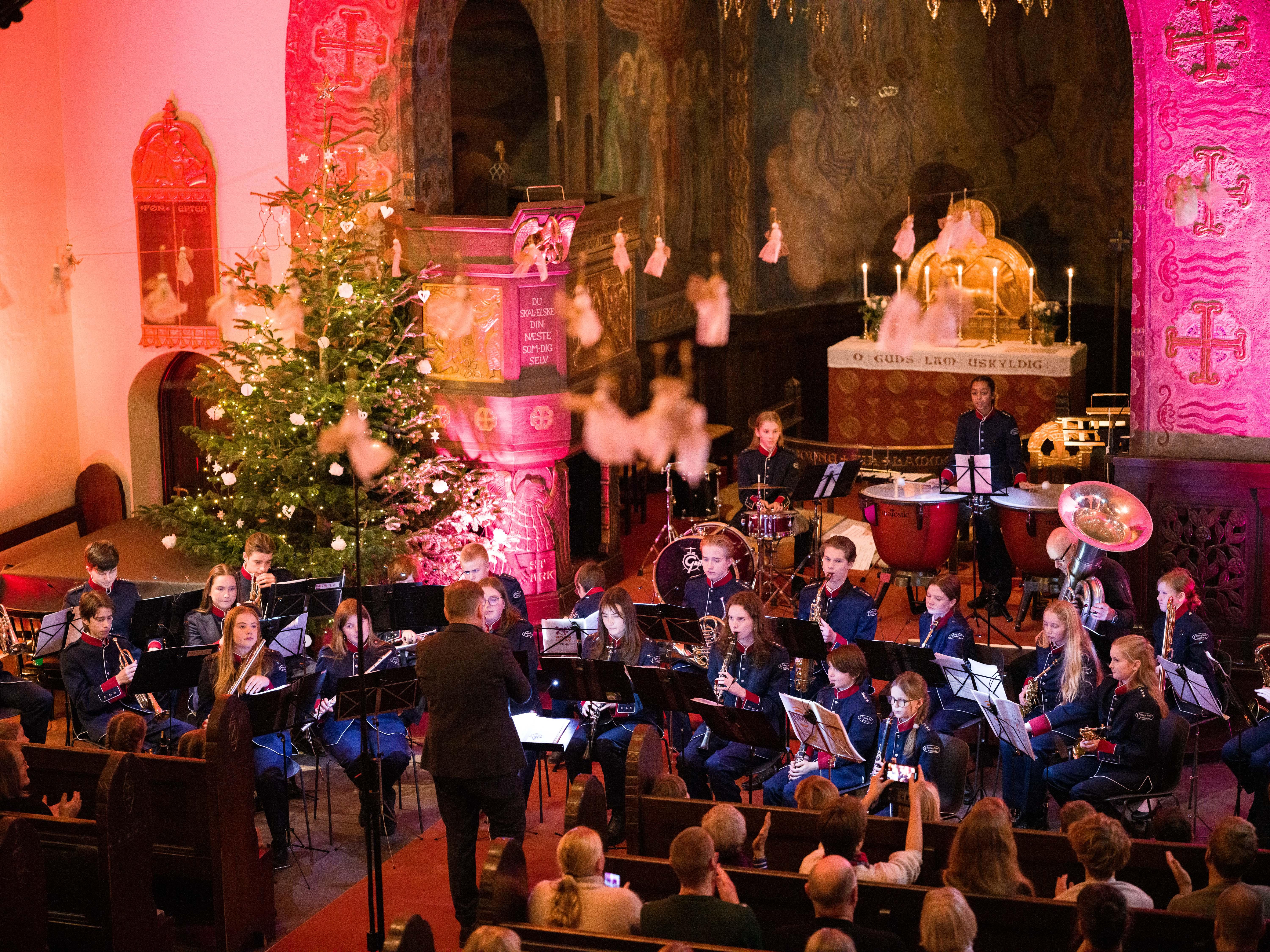 Hovedkorpset med dirigent Kai Sveberg. Foto: Knut Neerland @knutneerland